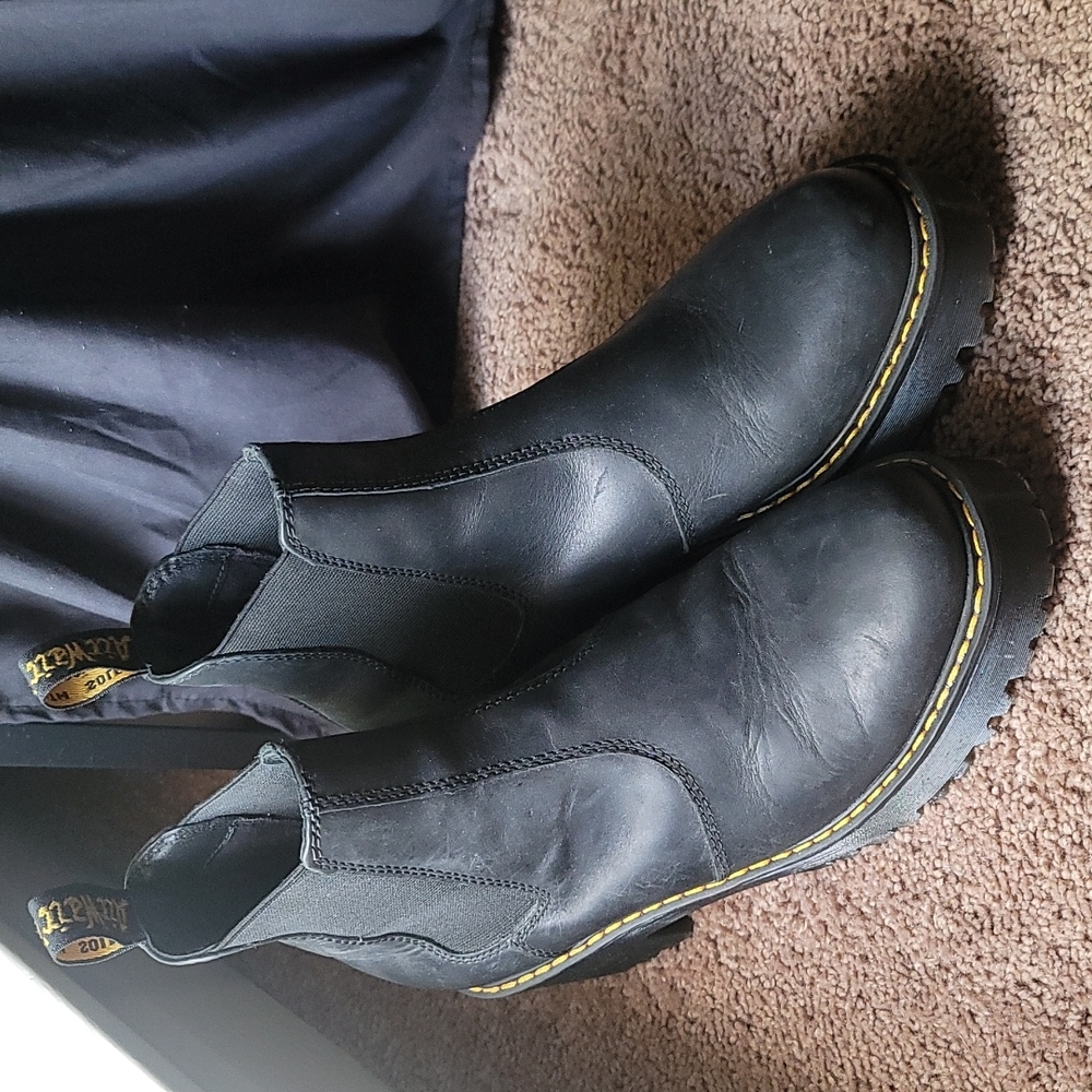 Dr. Martens Rometty Chelsea Boot - Size 9 - Black